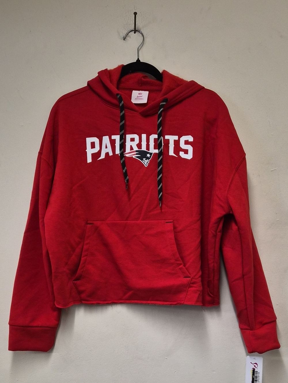 NFL Red Patriots Cropped Hoodie with Chest Logo Size L